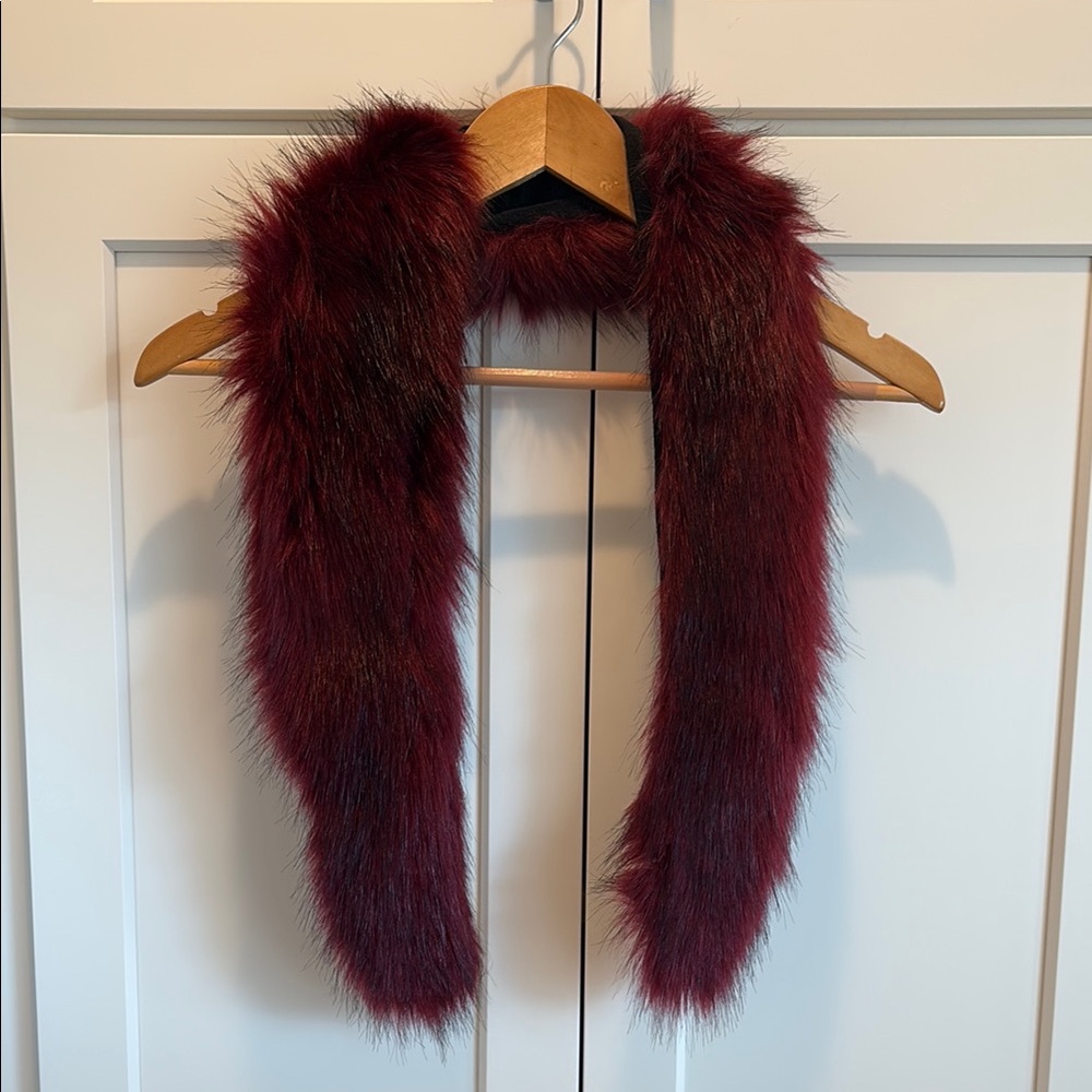 NWOT Dansk Smykkekunst Burgundy Faux Fur Scarf